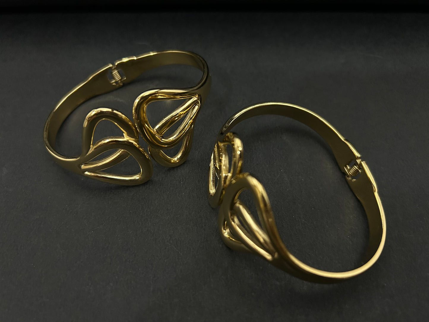 Chic Petal Pattern Gold Bracelet