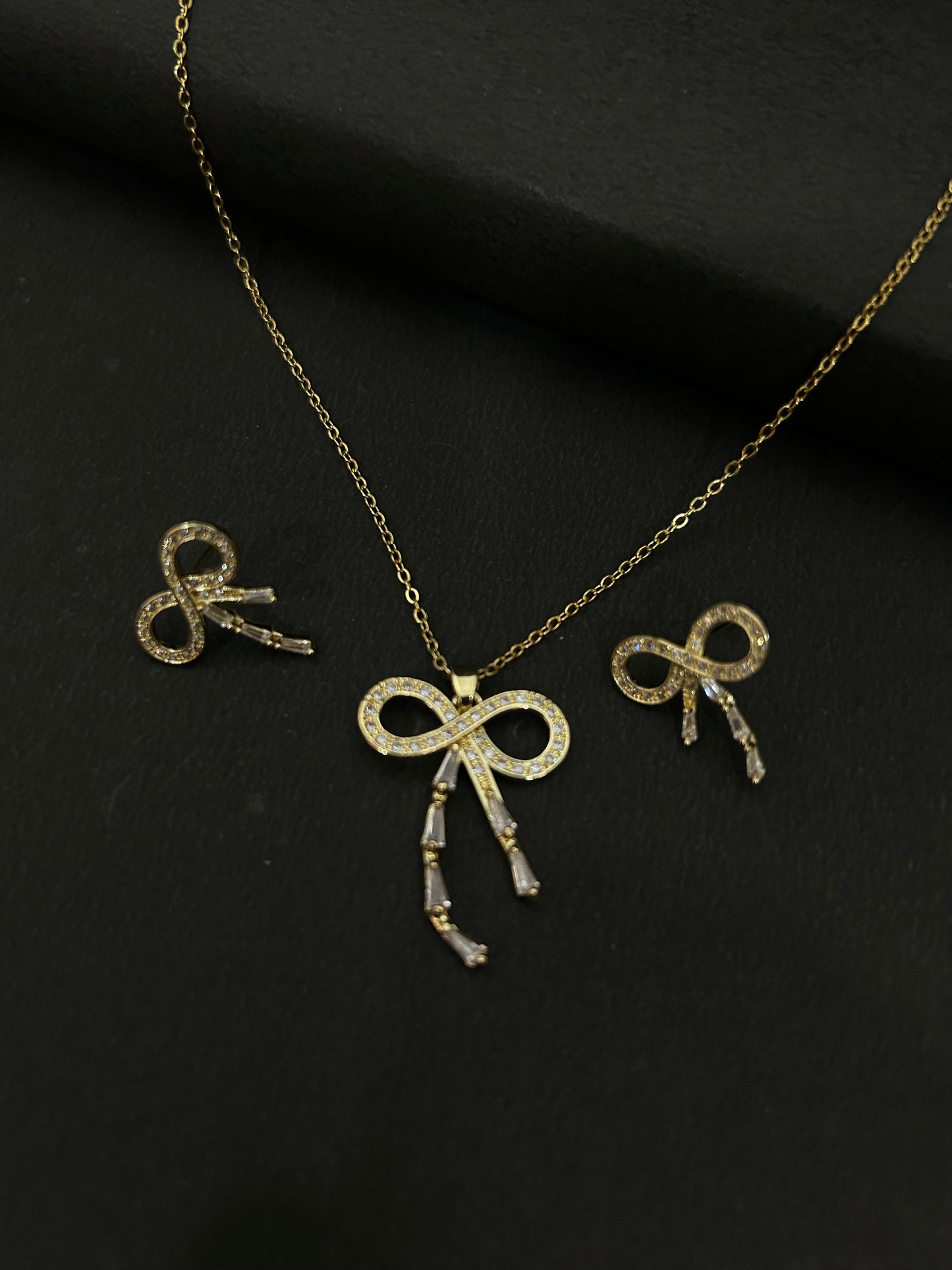 Infinity Grace Necklace & Earring Set