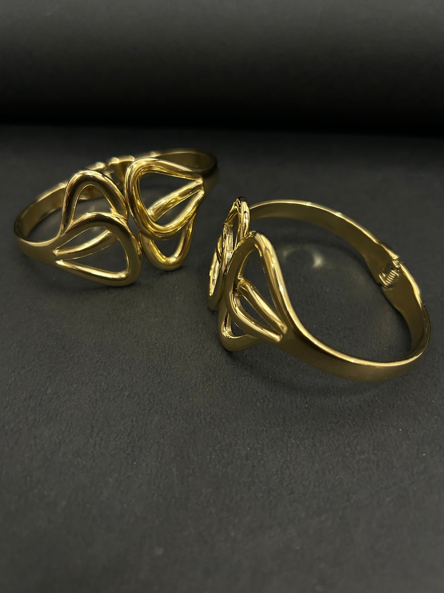 Chic Petal Pattern Gold Bracelet