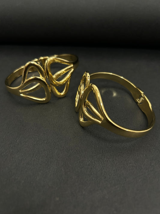 Chic Petal Pattern Gold Bracelet