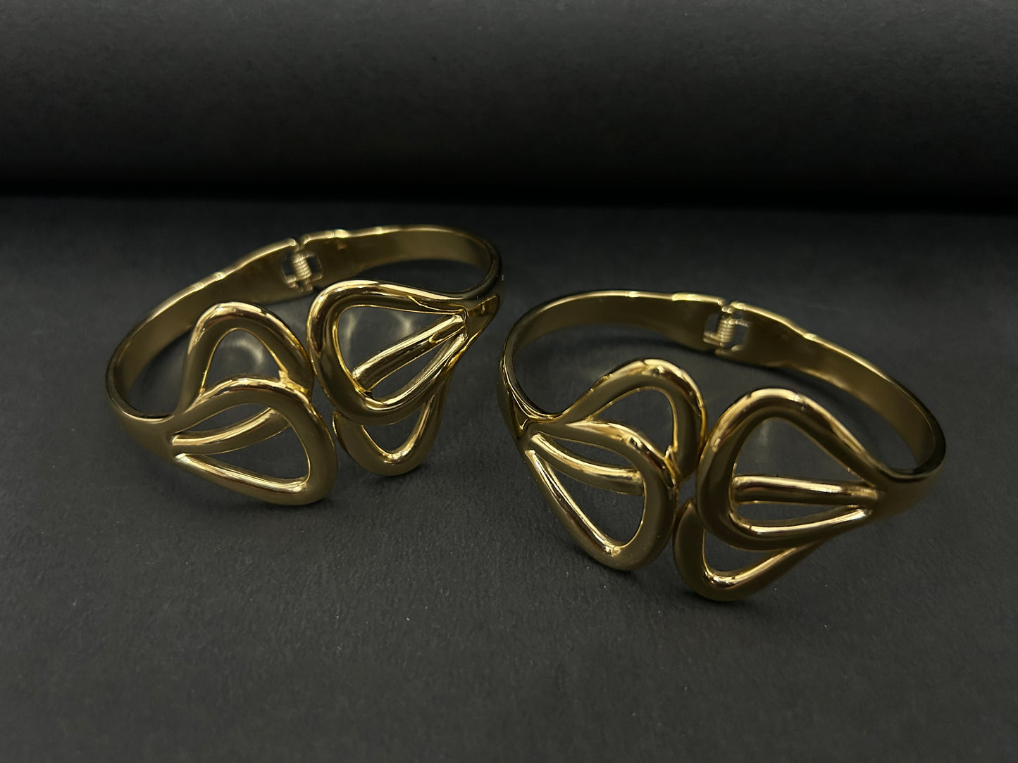 Chic Petal Pattern Gold Bracelet