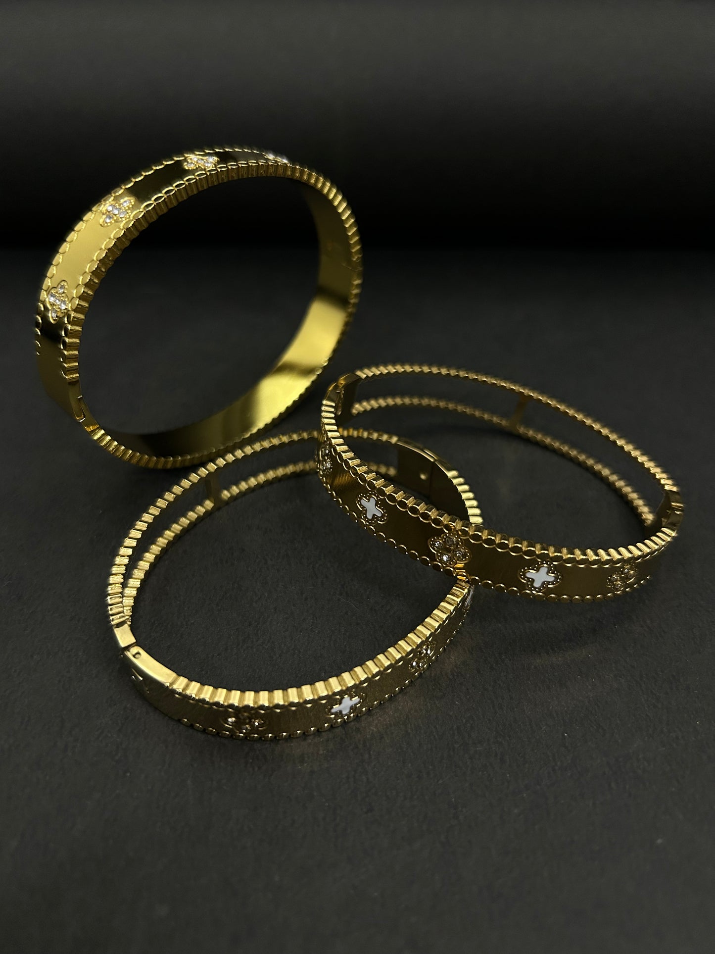 Luxury Clover Design Gold Bracelet for Women