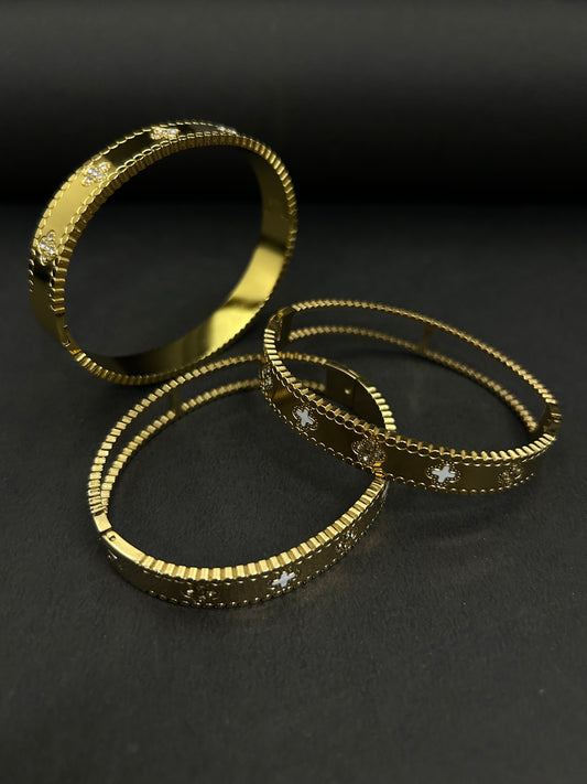 Luxury Clover Design Gold Bracelet for Women