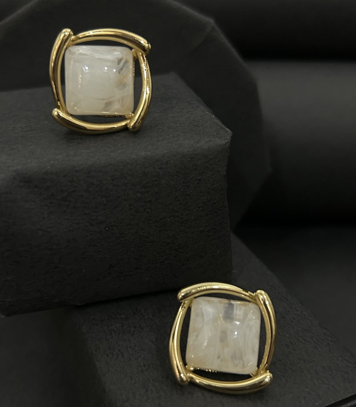 Offwhite Gem Gold Top Earrings