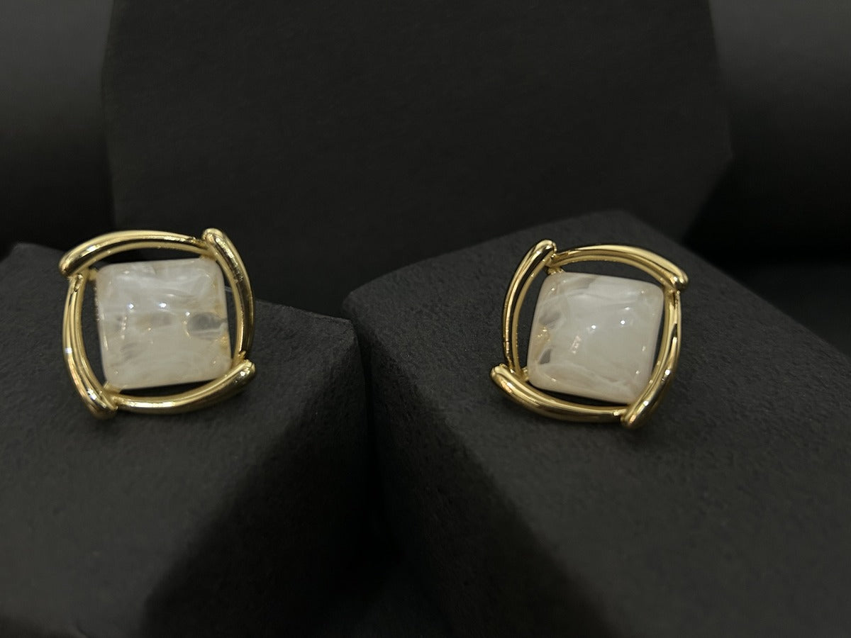 Offwhite Gem Gold Top Earrings