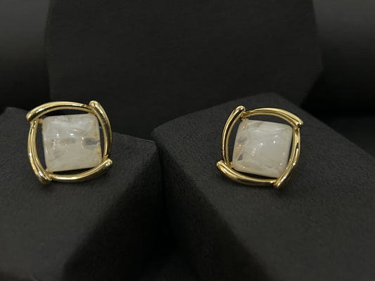 Offwhite Gem Gold Top Earrings